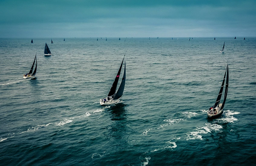 Surffing in sea